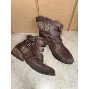Not Rates Buckle Strap Ankle Boots Size 7.5